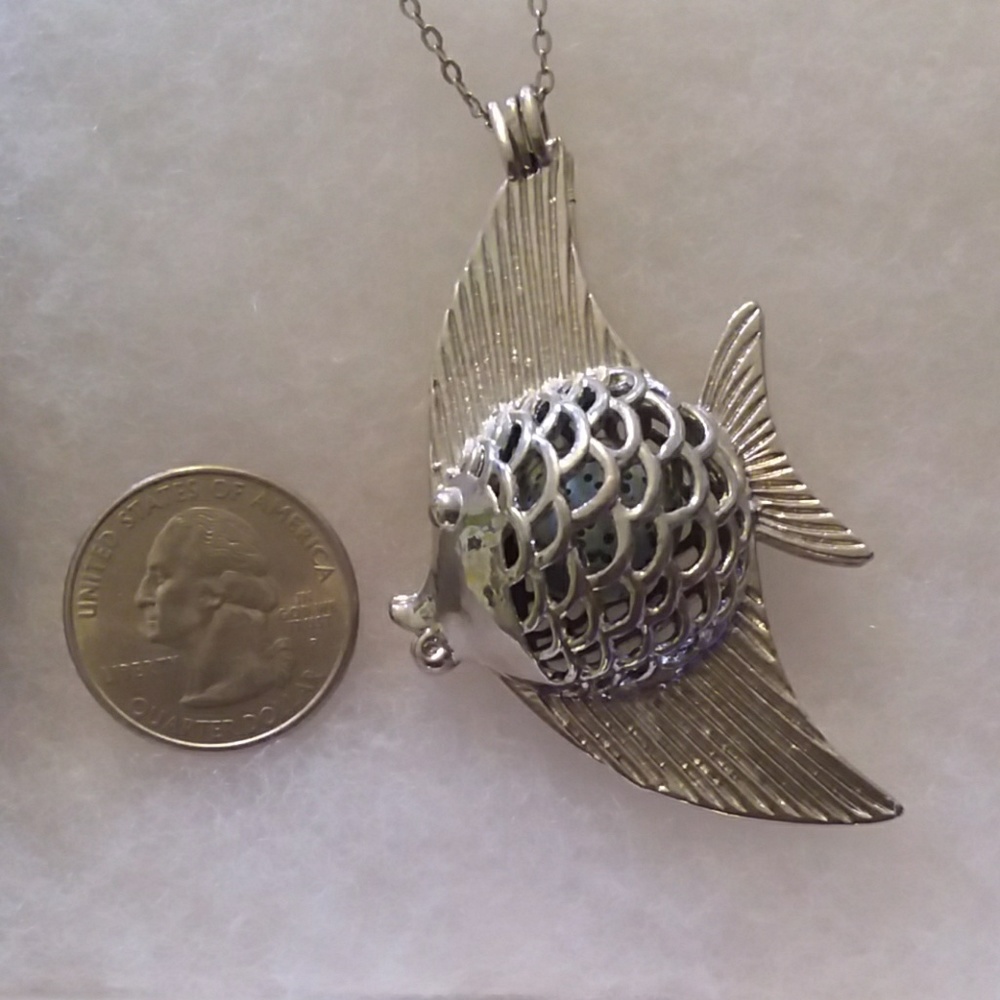Essential oil diffuser fish necklace - Picture 7 of 7