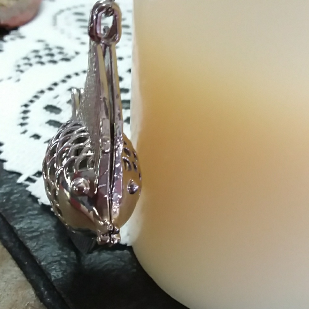 Essential oil diffuser fish necklace - Picture 4 of 7