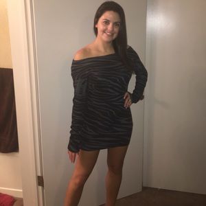 Off the shoulder dress. Size Small