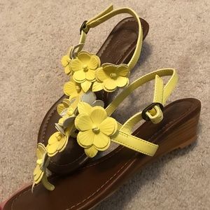 Yellow flower strap sandals