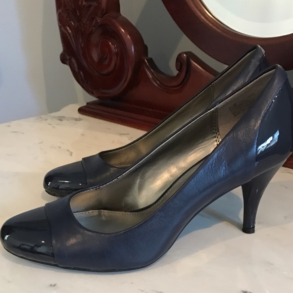 Bandolino Shoes - Sale! 👠 Navy Bandolino Pumps!