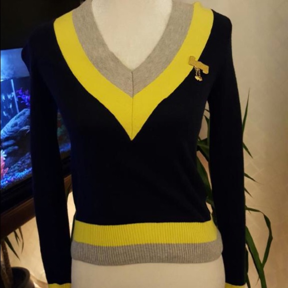 Vera Wang sweater