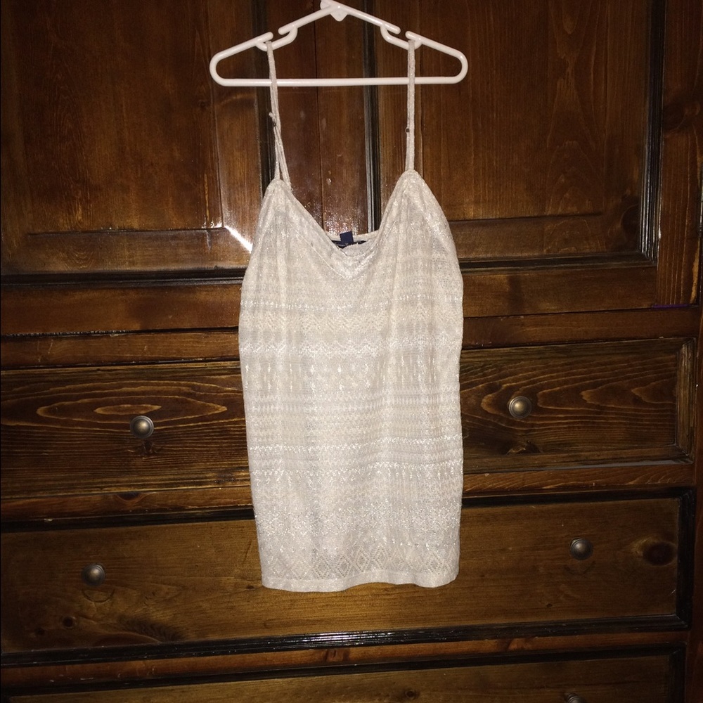 Adorable shiny American Eagle top!