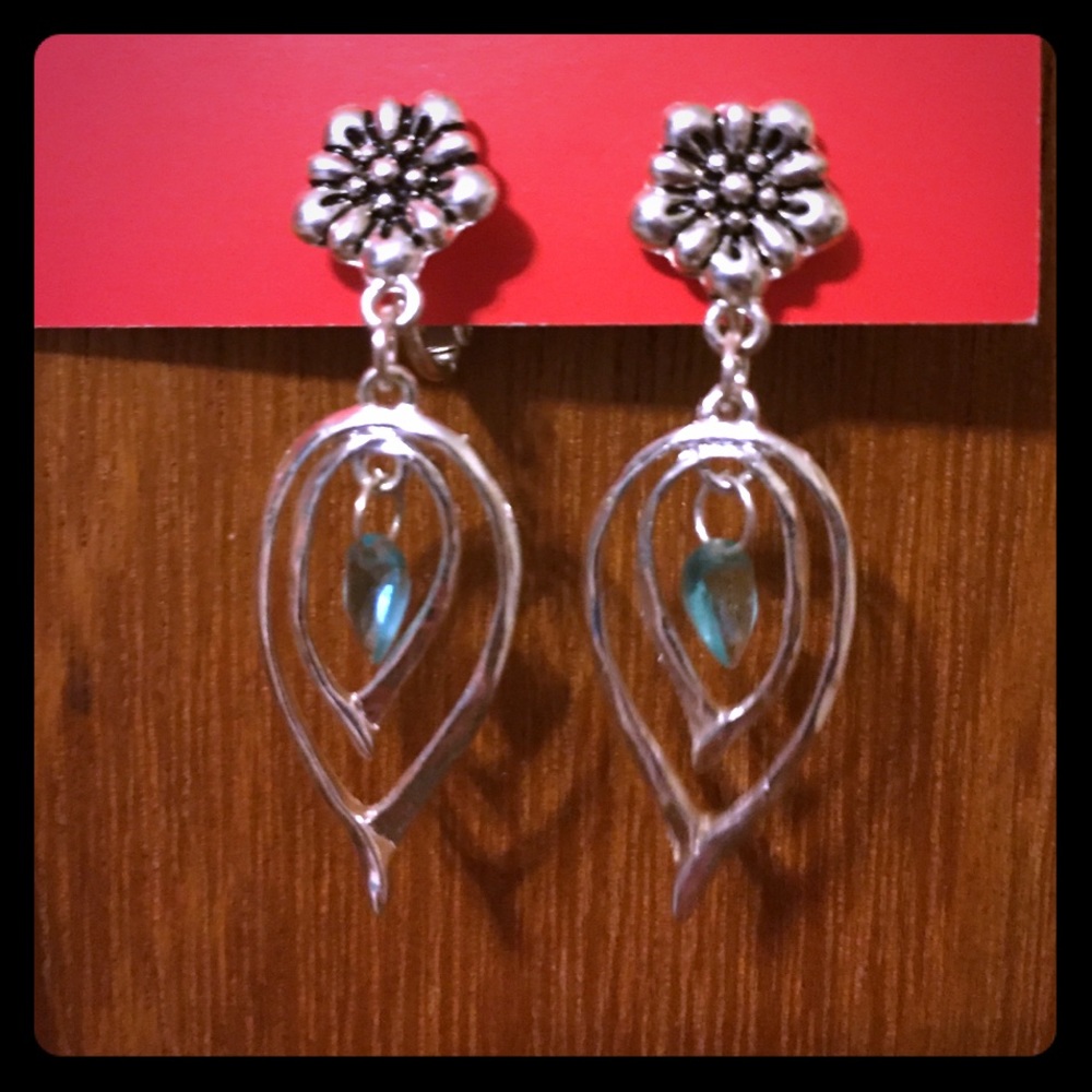 Flower clip on earrings
