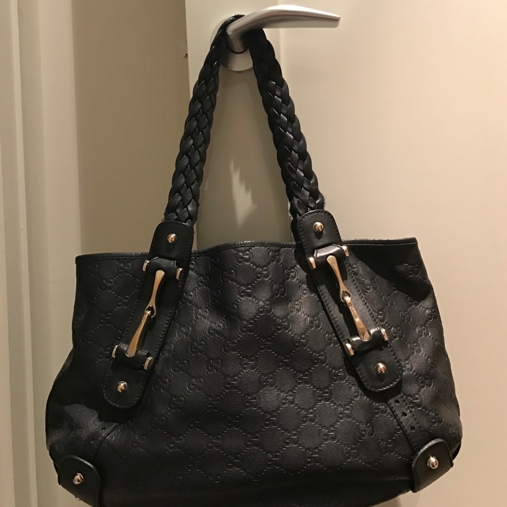 Authentic Gucci leather shoulder bag