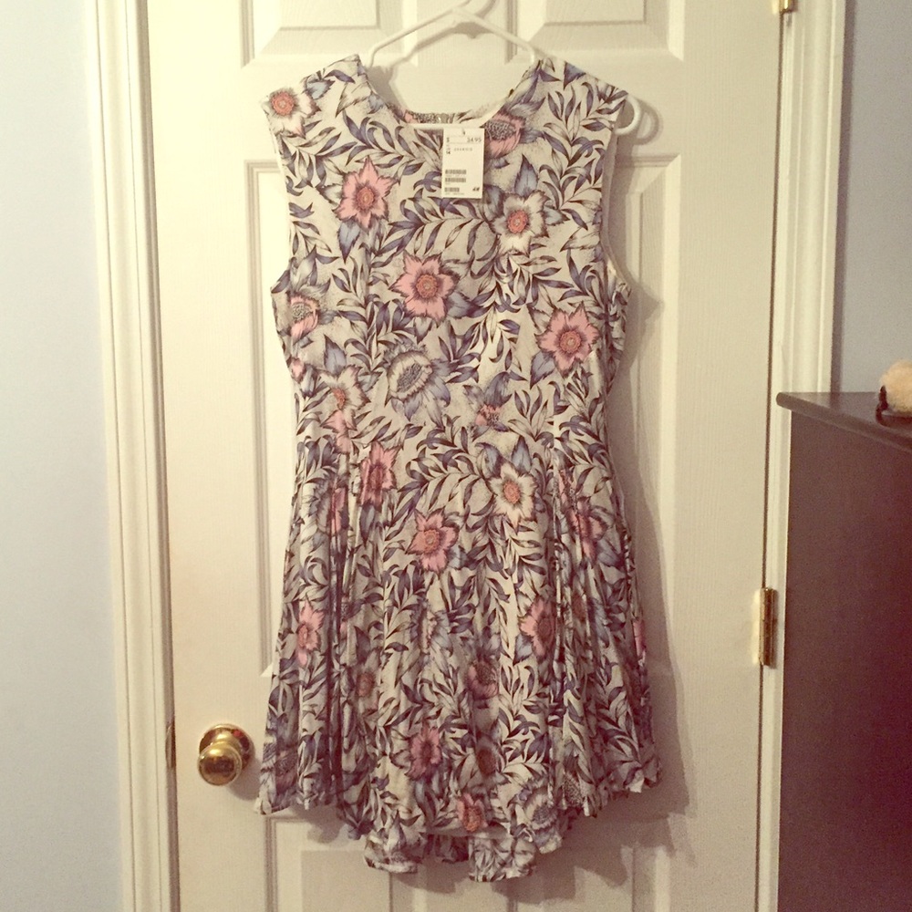 BRAND NEW H&M patterned Summer dress 👗