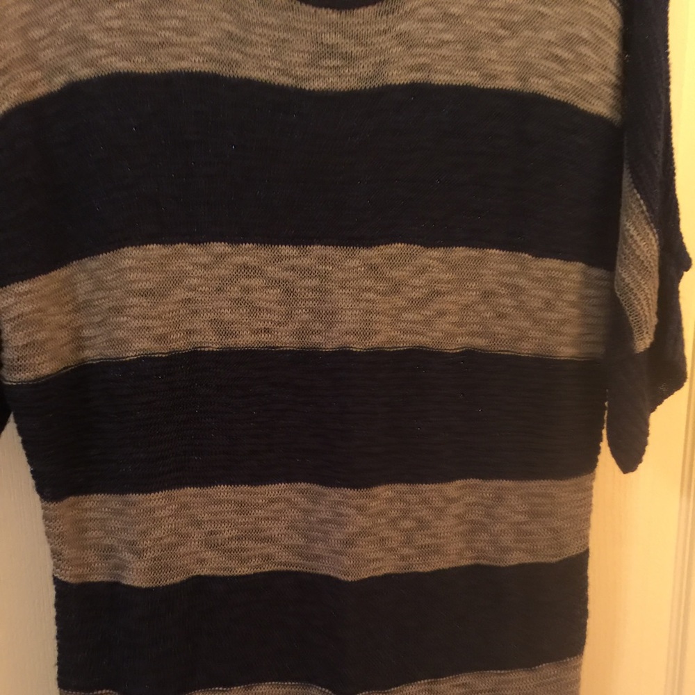 Short sleeve sweater