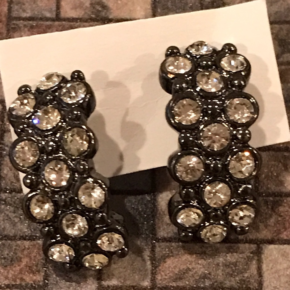 Black arched earrings with diamond like accent