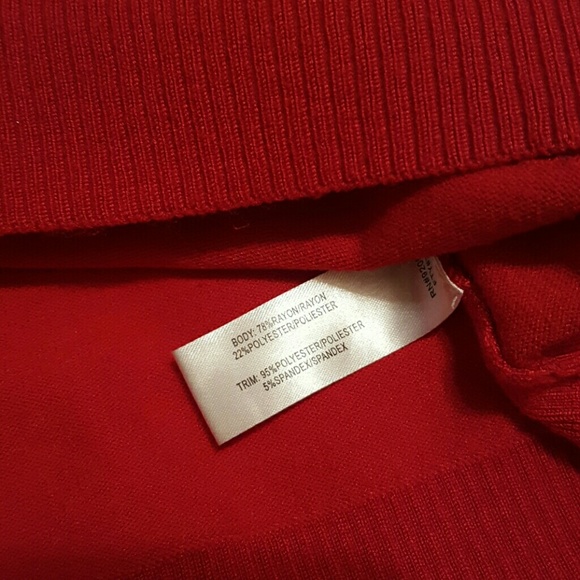 Red Sweater with satin colar size Small - Picture 3 of 4