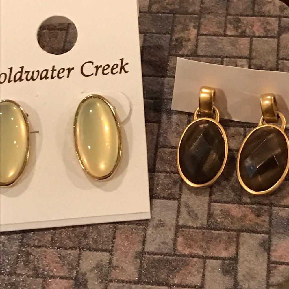 2 pairs of Oval Earrings