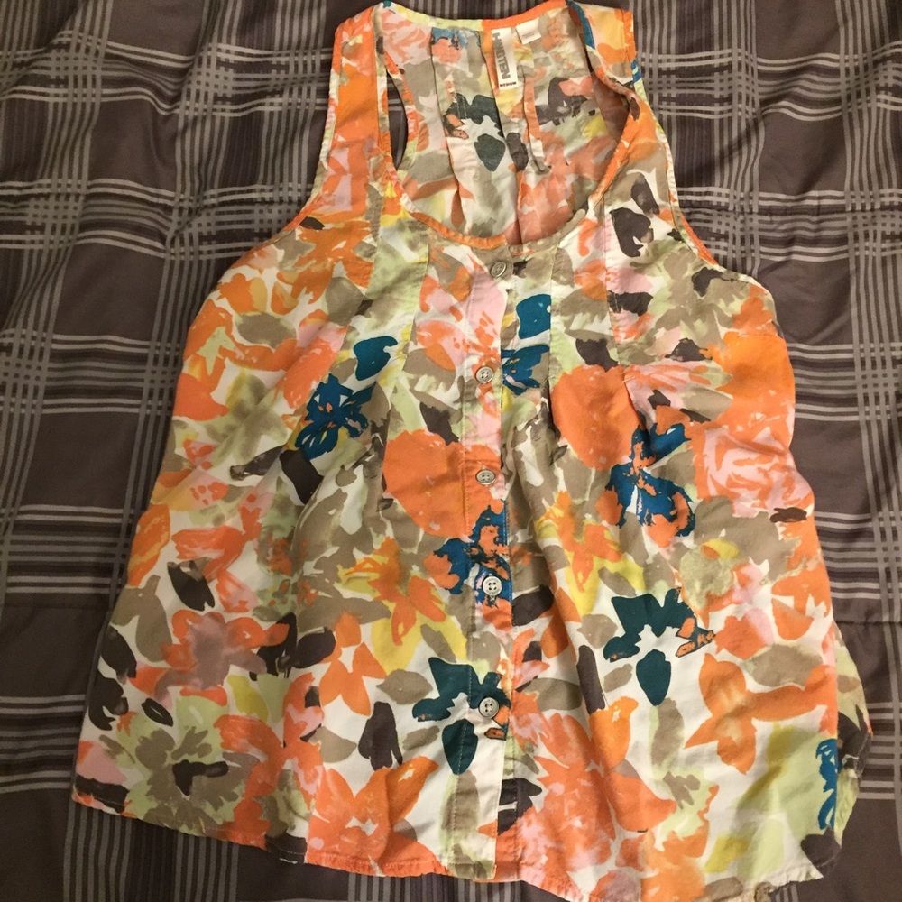 Button down tank