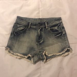 Highwaisted Denim Shorts