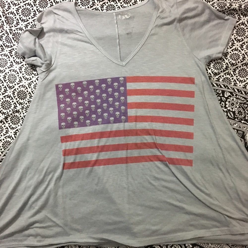 Large skull American flag tee
