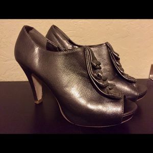 Madden Girl peep toe shoes pewter color