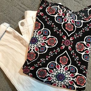 ‼️Flash Sale‼️💃🏻A Blouse With a Pop of Color!