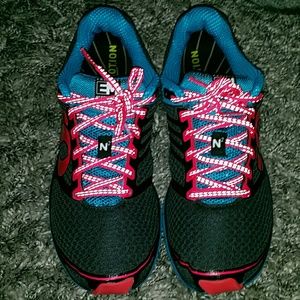 Tennis good condition ...pink, black and blue.