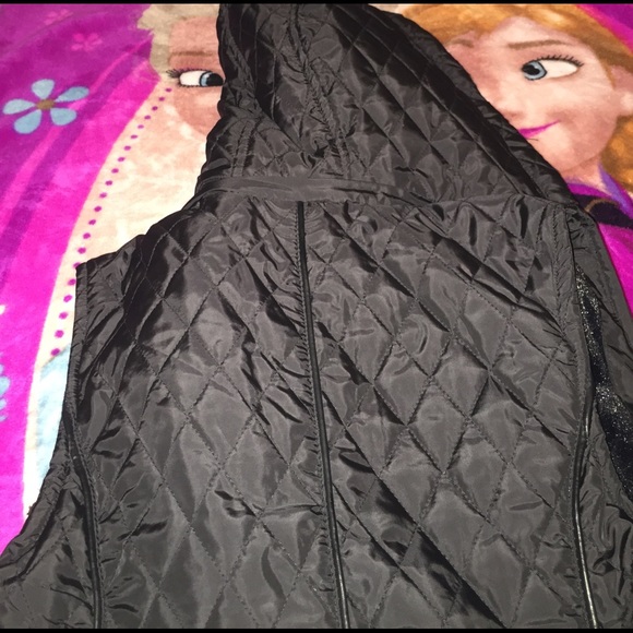 Black vest - Picture 4 of 4