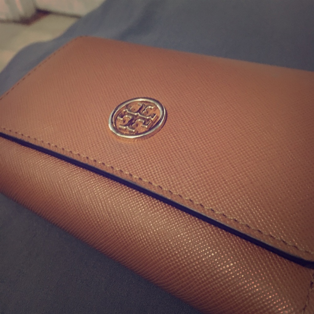 Tory Burch Robinson Medium Flap Wallet