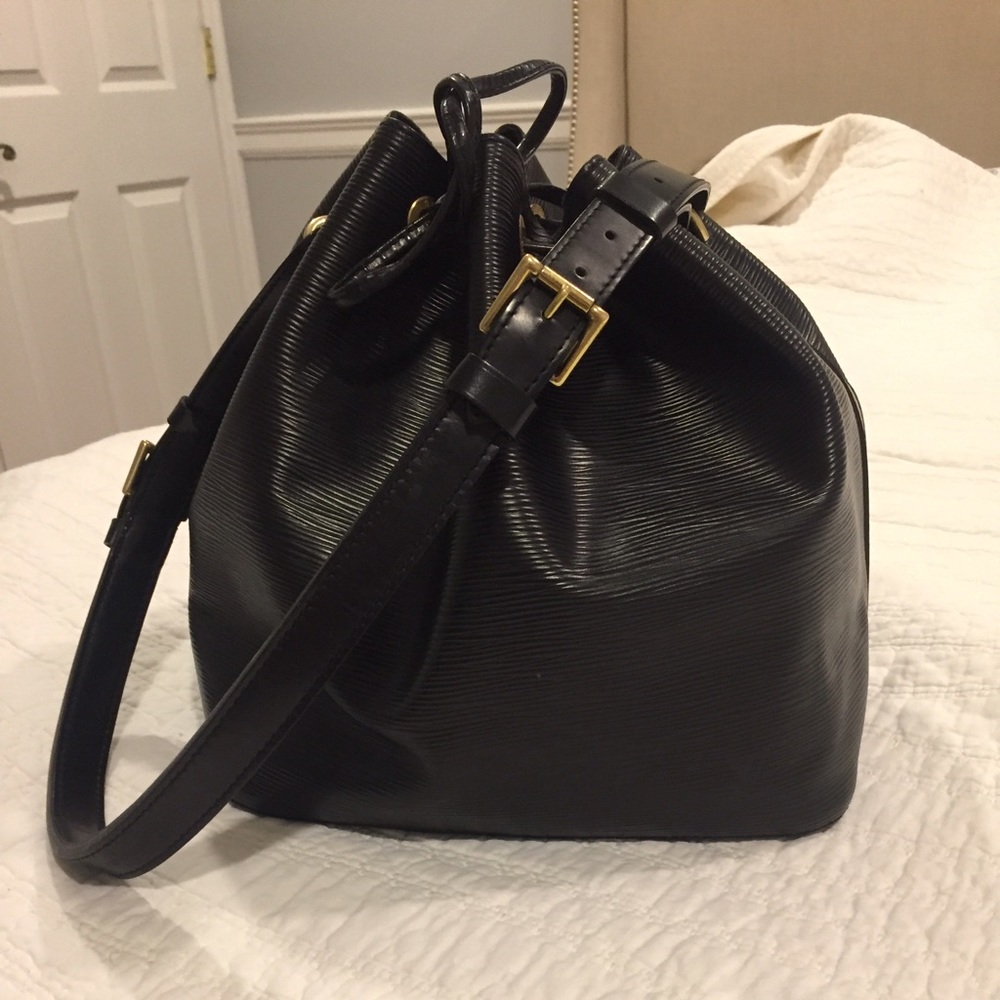 SOLD 🅿️🅿️Louis Vuitton Epi Noe bag 💯 authentic