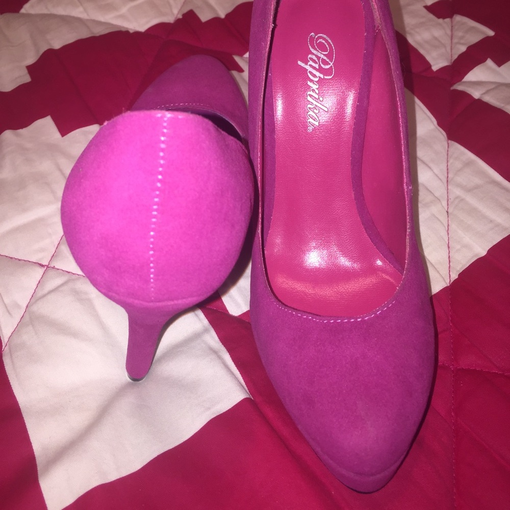 Fuchsia pumps