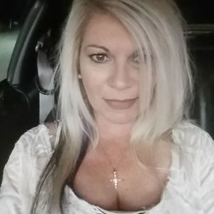 Meet your Posher, Lois