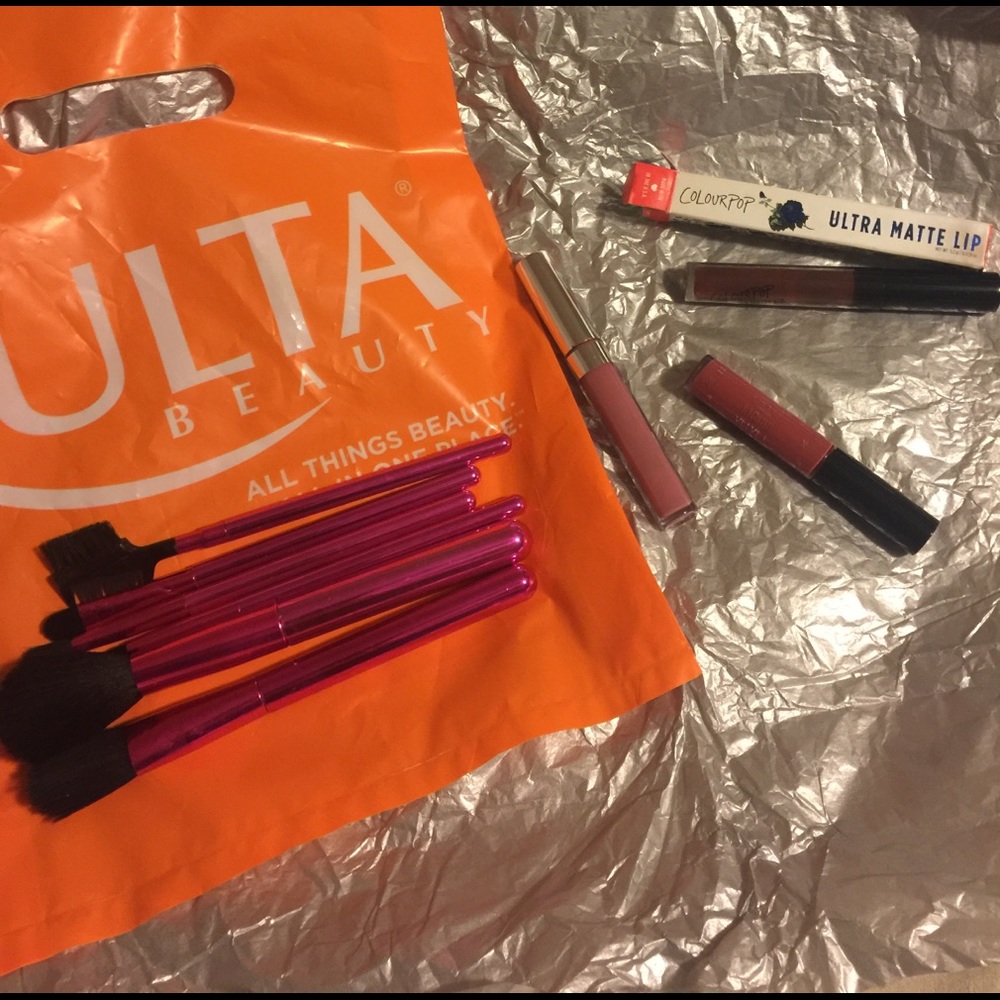 ULTA BRUSHES AND COLOUR POP LIQUID LIPPIES