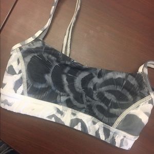 Lululemon sports bra