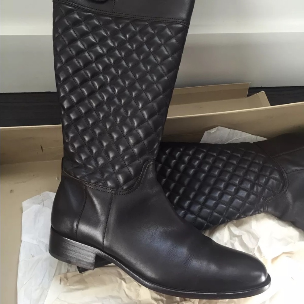 Burberry dark brown quilted riding boots