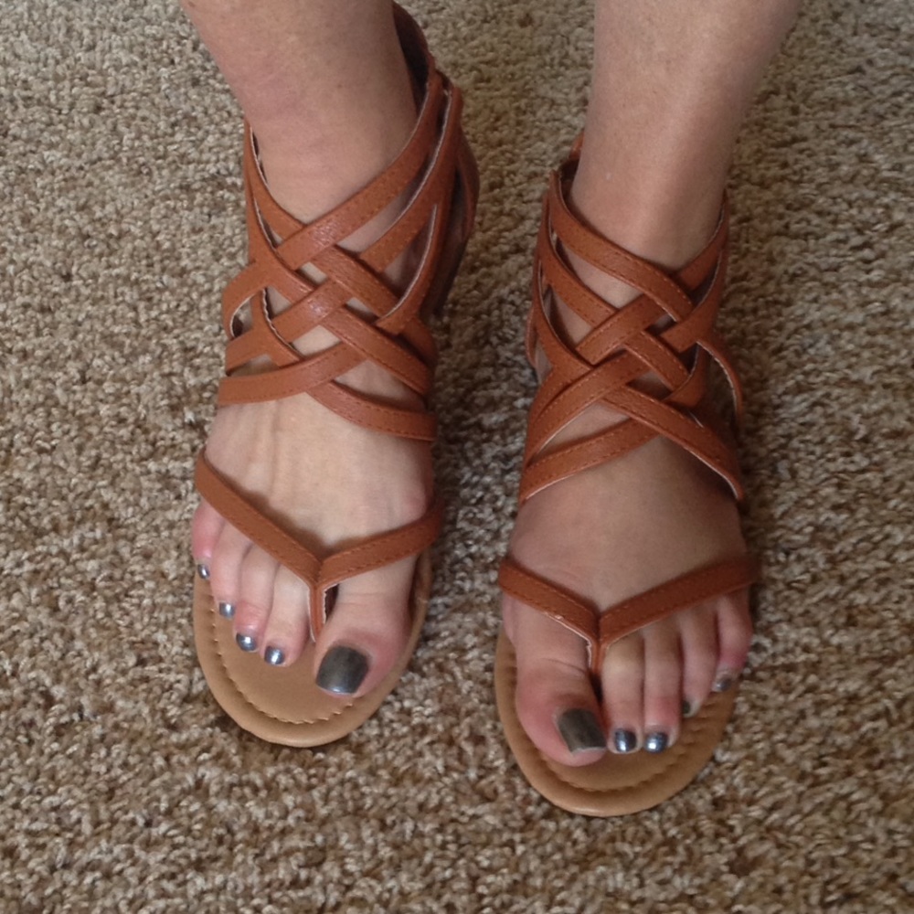 NWT Tan Strappy Zip Back Flat Sandals - Picture 5 of 5