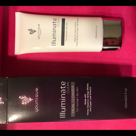 Younique illuminate clean facial cleanser - Picture 1 of 3