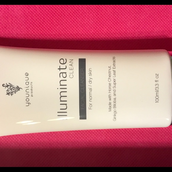 Younique illuminate clean facial cleanser - Picture 2 of 3