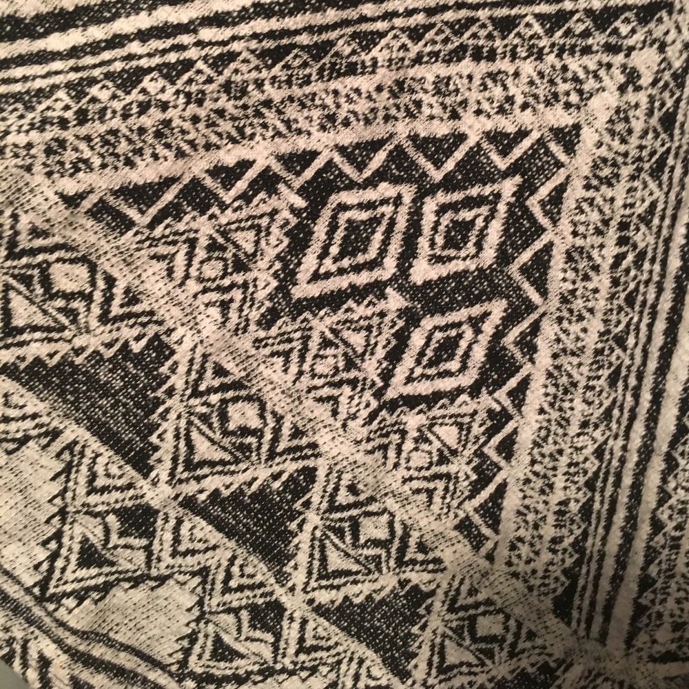 🦄 Knox Rose Blanket Shawl/Poncho - Picture 2 of 4