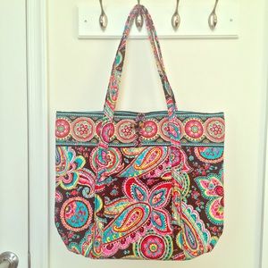 NEW Vera Bradley - Vera tote in Parisian Paisley