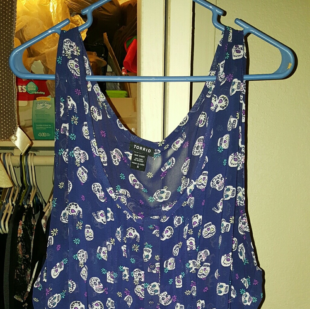 💀💀SOLD SOLD💀Torrid size 5 Chiffon Skull Shirt.