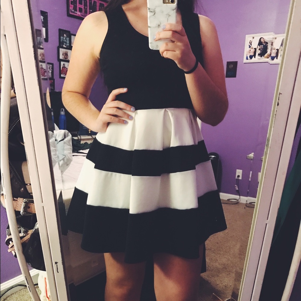 Teacup black & white dress! 🖤