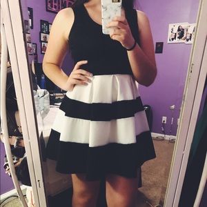 Teacup black & white dress! 🖤