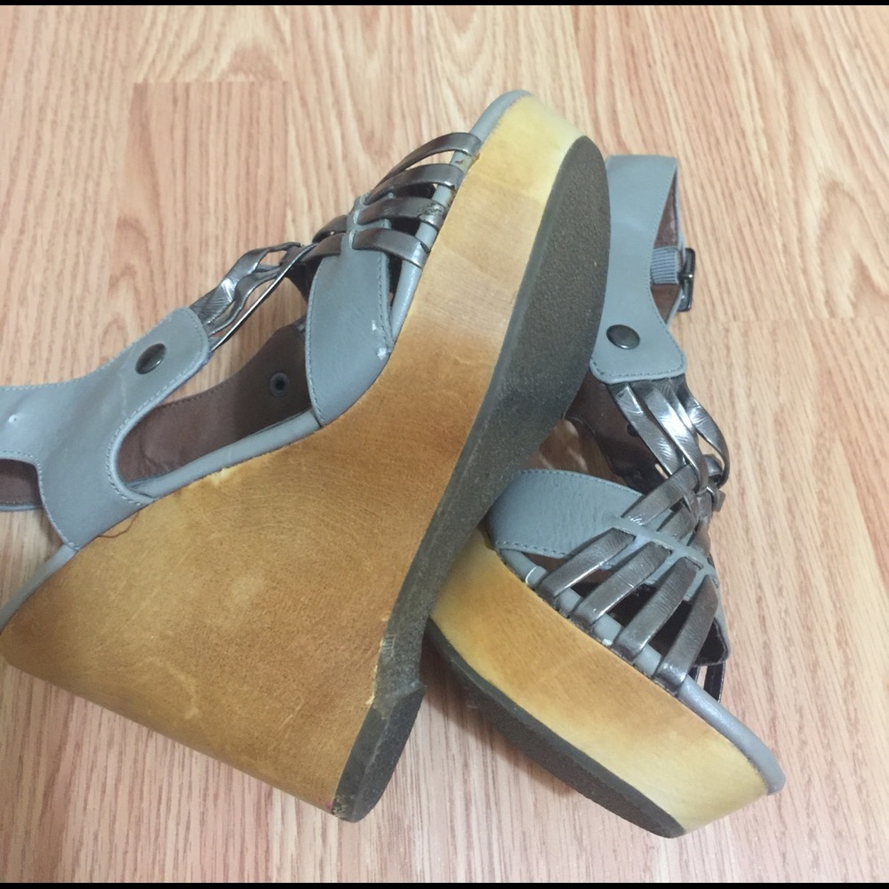 Shoes - Picture 3 of 4