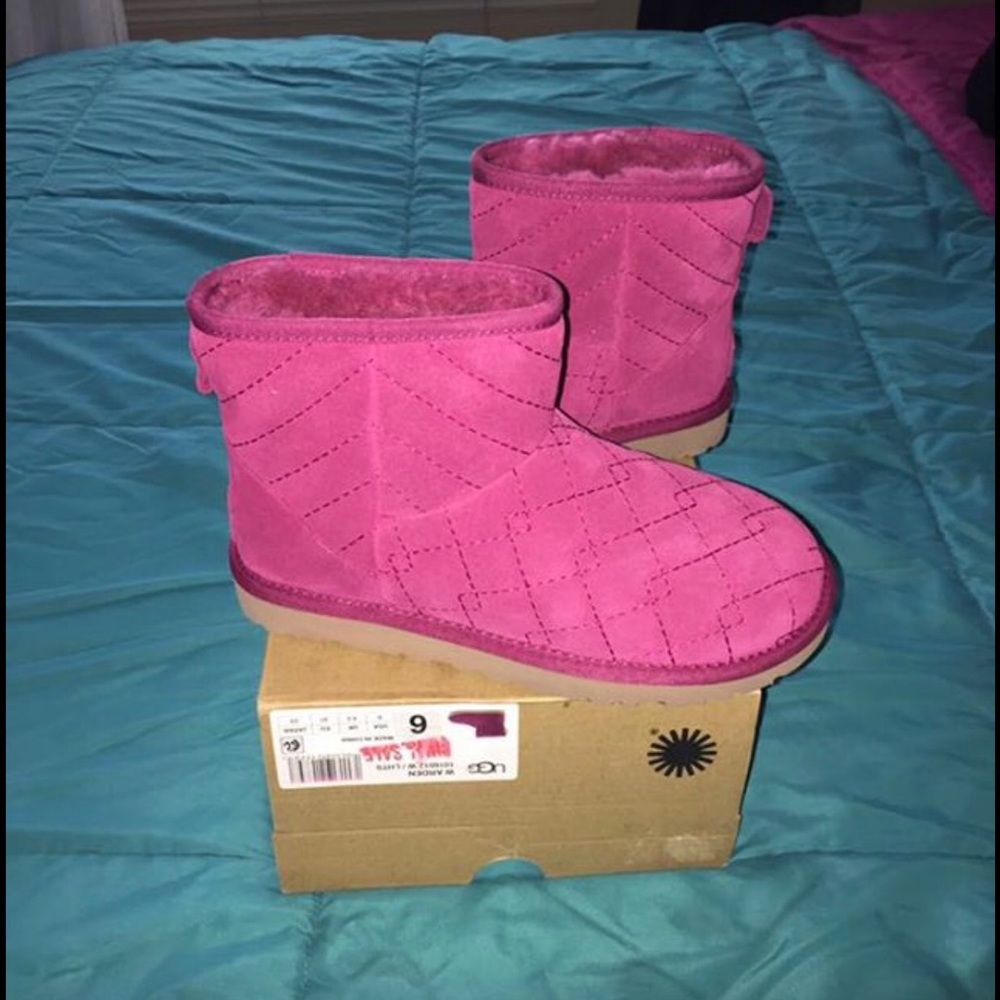 Authentic magenta uggs