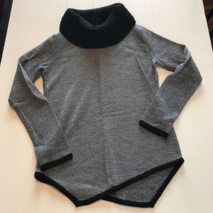 Express Size L Black/White Cowl Neck Sweater