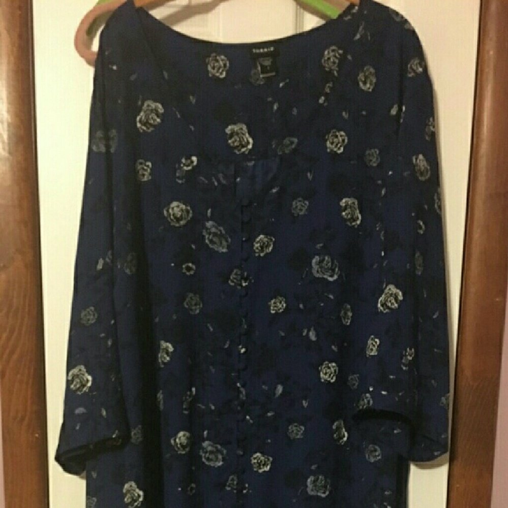 🎉🌟PRICE REDUCED🌟🎉Torrid size 4 Hi Low Blouse