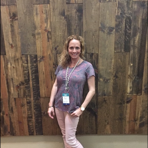Meet your Posher, Stacie - Picture 1 of 1