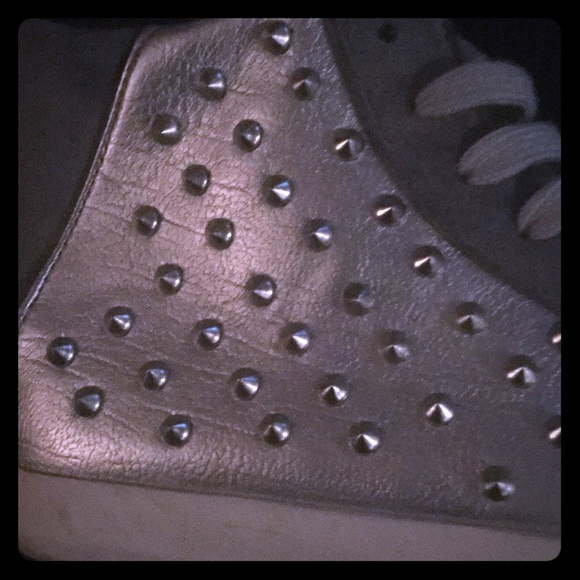 Shoes - Picture 3 of 4