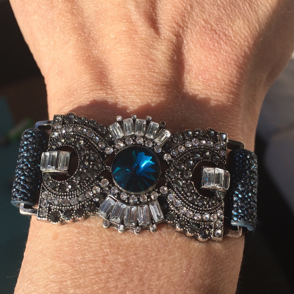 ❤️❤️Shimmering Wrap bracelet💕💕Bundle this!💕💕💕