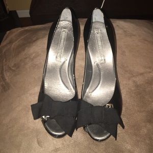 👠👠BCBG PEEP TOE HEELS👠👠