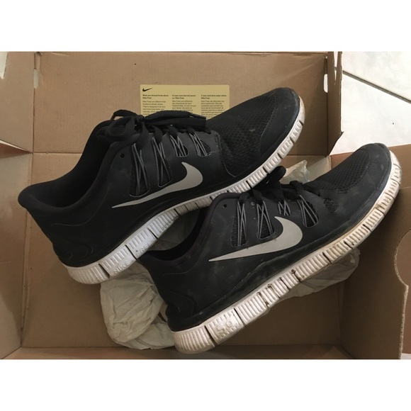 Nike Shoes - NIKE FREE RUNS 5.0