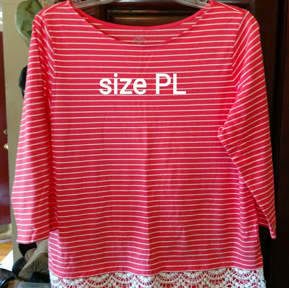 Cotton shirt w/ lace trim