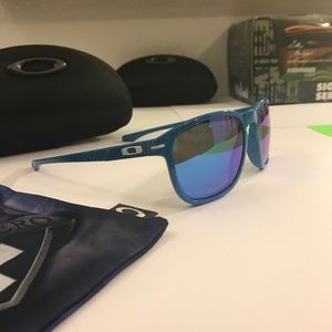 OAKLEY ENDURO FINGERPRINT COLLECTION