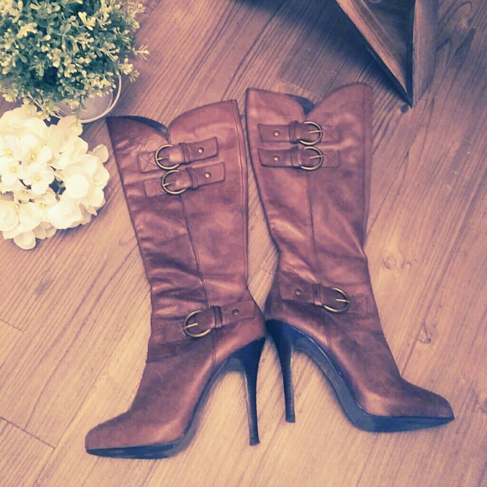 Leather heeled boots size 5.6