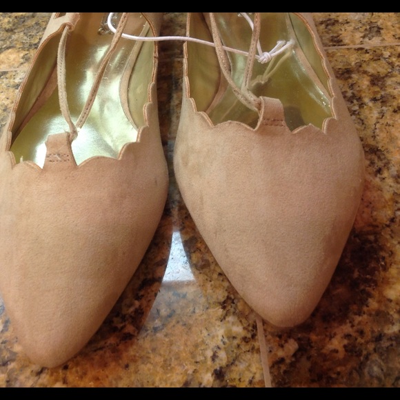 Carlos Santana Liza Flats - Picture 4 of 7