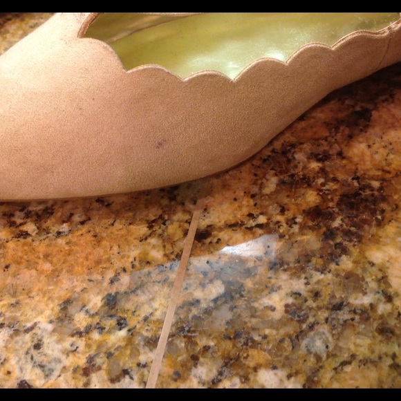 Carlos Santana Liza Flats - Picture 7 of 7